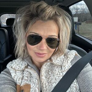 Meet your Posher, Angie